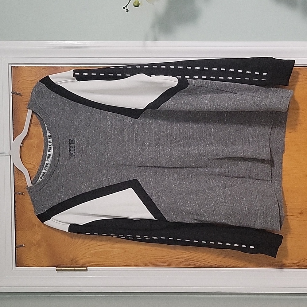 VS Pink Crewneck